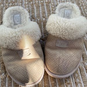 Ugg slippers- so cute and warm. Size 8